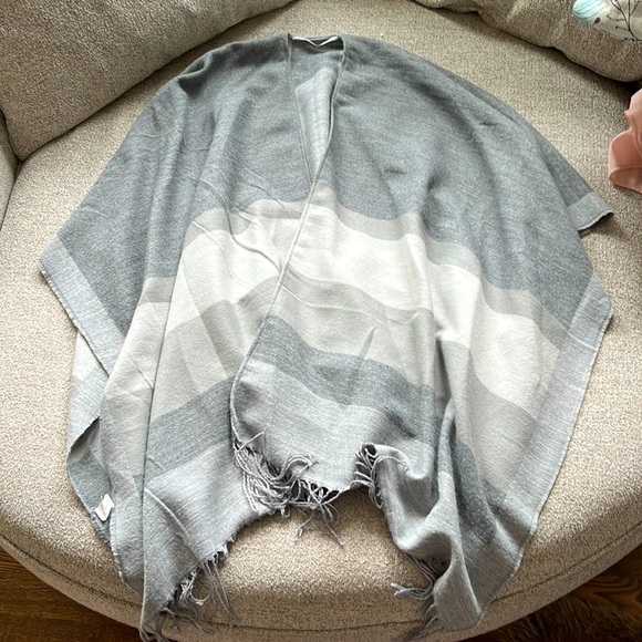 Multi Grey striped poncho. Size medium. - Picture 2 of 4